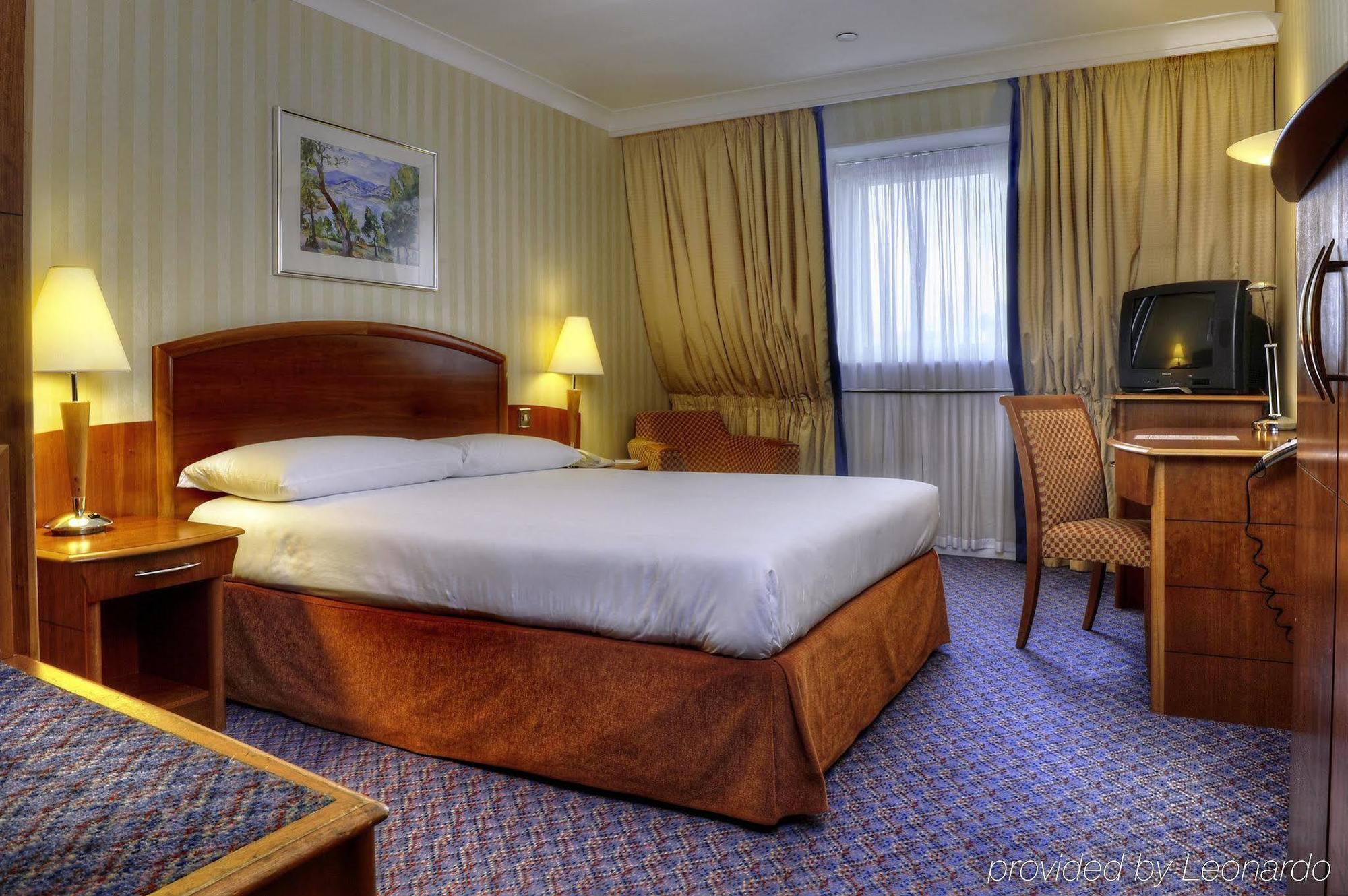 B&B Hotel London Heathrow Slough Eksteriør bilde