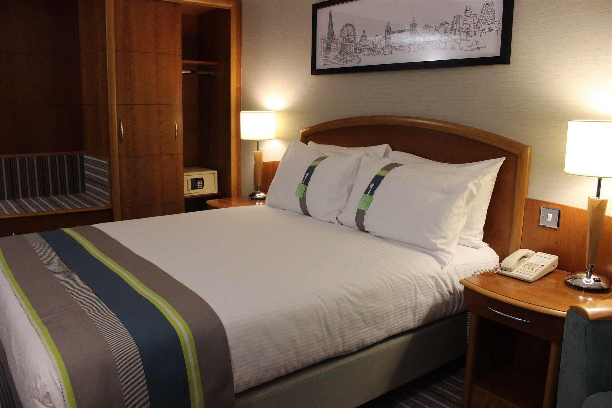 B&B Hotel London Heathrow Slough Eksteriør bilde